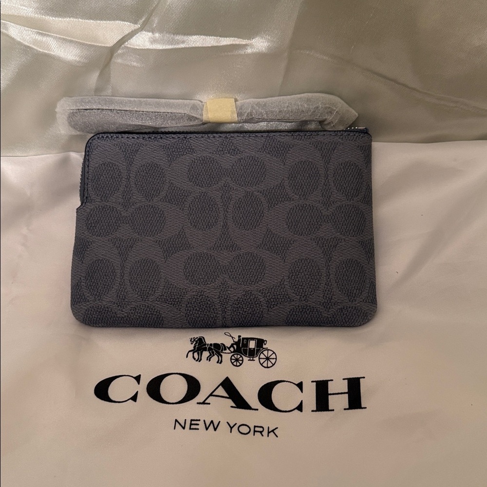 💙Coach NWTChambray Blue Corner Zip Wristlet In Signature Canvas/Silver Hardware - Picture 5 of 8